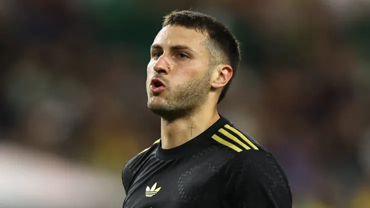 Santiago Giménez bajó de valor, pero es el más caro de México.