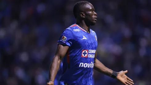 Christian Ebere puso el empate momentáneo entre Cruz Azul y Pachuca en el descuento de la primera mitad.