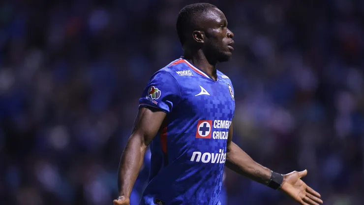 Christian Ebere puso el empate momentáneo entre Cruz Azul y Pachuca en el descuento de la primera mitad.
