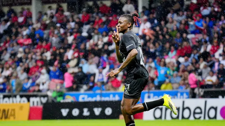 Uchenna Kanu suma cinco goles en los últimos dos partidos y se ha convertido en la referente ofensiva de Cruz Azul femenil.