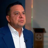 Víctor Velázquez confirmó la muerte de su madre en redes