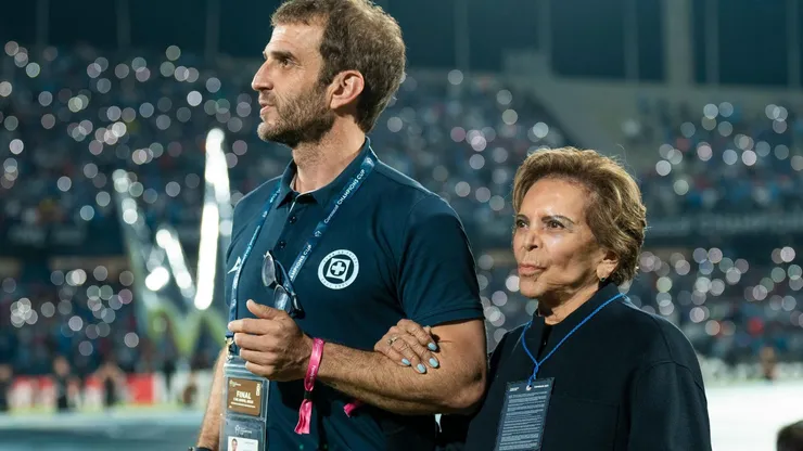 Iván Alonso, presente con Víctor Velázquez.