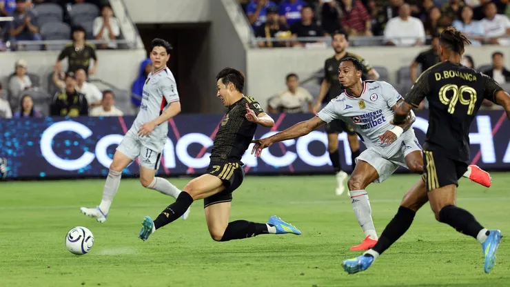 Cruz Azul pasó sin pena ni gloria por la ciudad de Los Ángeles y se regresa a México con un 0-3 en contra. Su permanencia en Concachampions pende de un hilo.