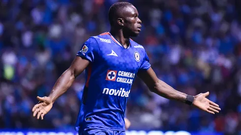 Ebere anotó el gol de Cruz Azul en la derrota con Pachuca.