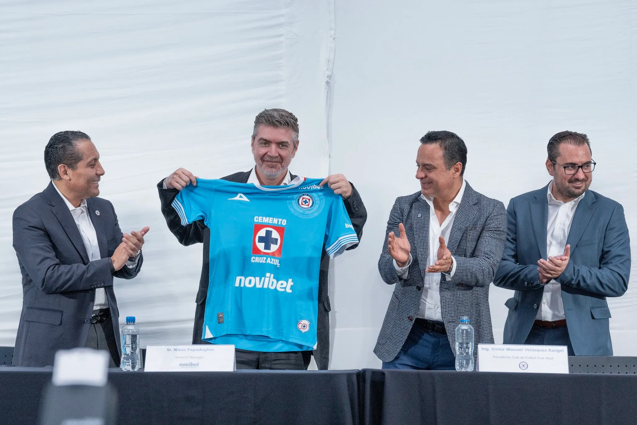 Cruz Azul mantiene su vínculo con Pirma desde el verano de 2023. (Twitter)