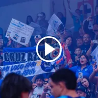 Banderazo de la afición de Cruz Azul antes del Clásico Joven vs. América