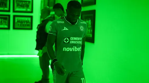Cruz Azul anunció el triste fallecimiento de la madre de Christian Ebere en la tarde del domingo. Víctor Velázquez envió sus condolencias al jugador nigeriano.
