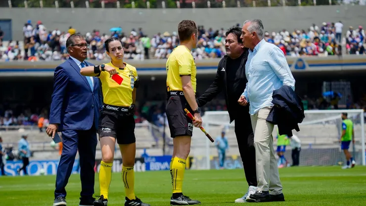 Sergio Bueno fue el protagonista en el Pumas vs. Mazatlán. El ex DT de Cruz Azul habría hecho un comentario desubicado contra la juez central.