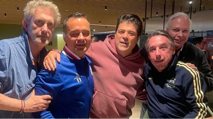 Víctor Velázquez quedó retratado con Emilio Azcárraga.