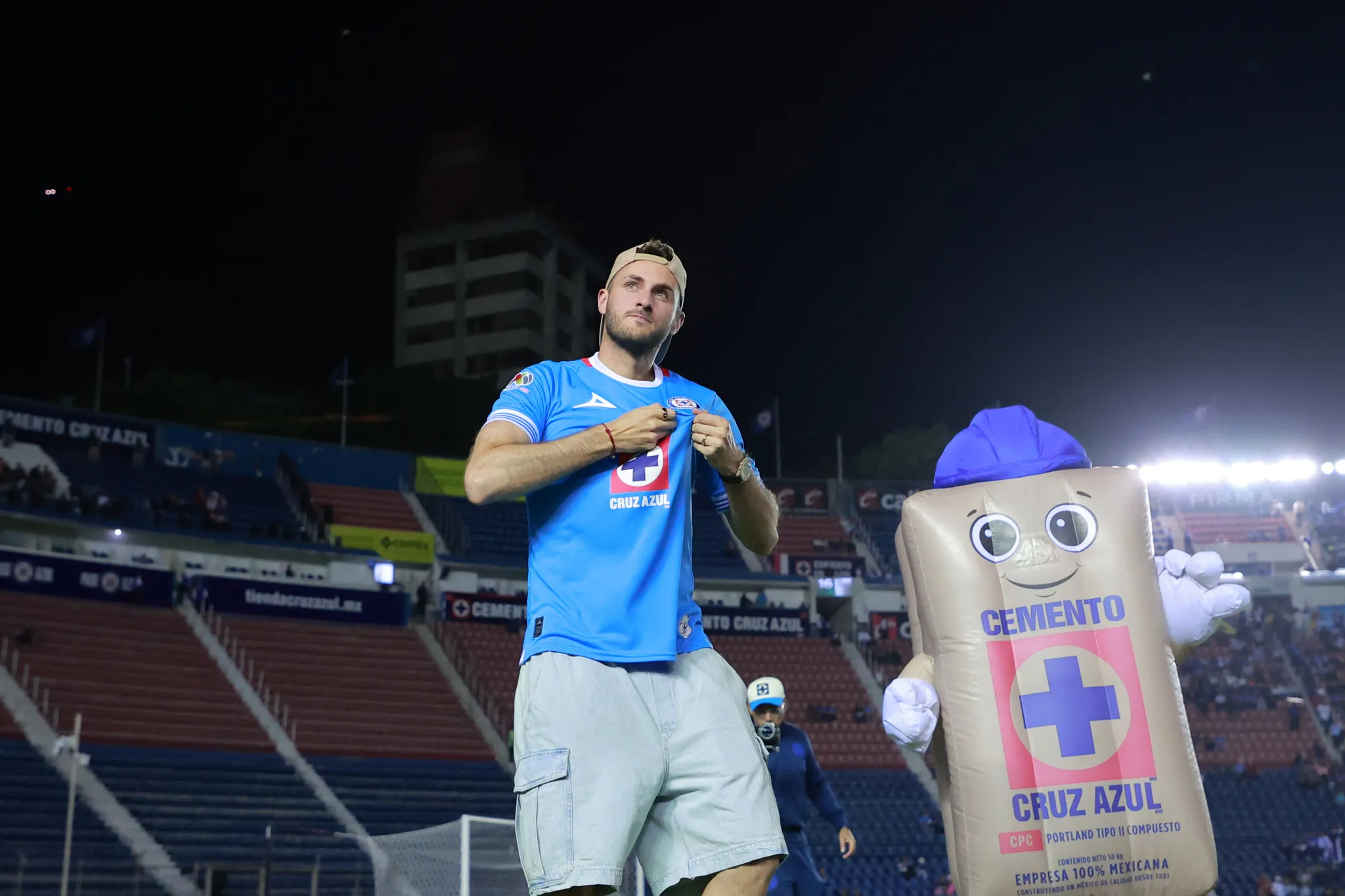 La promesa de Santiago Giménez a la afición que ilusiona a Cruz Azul (Imago 7)