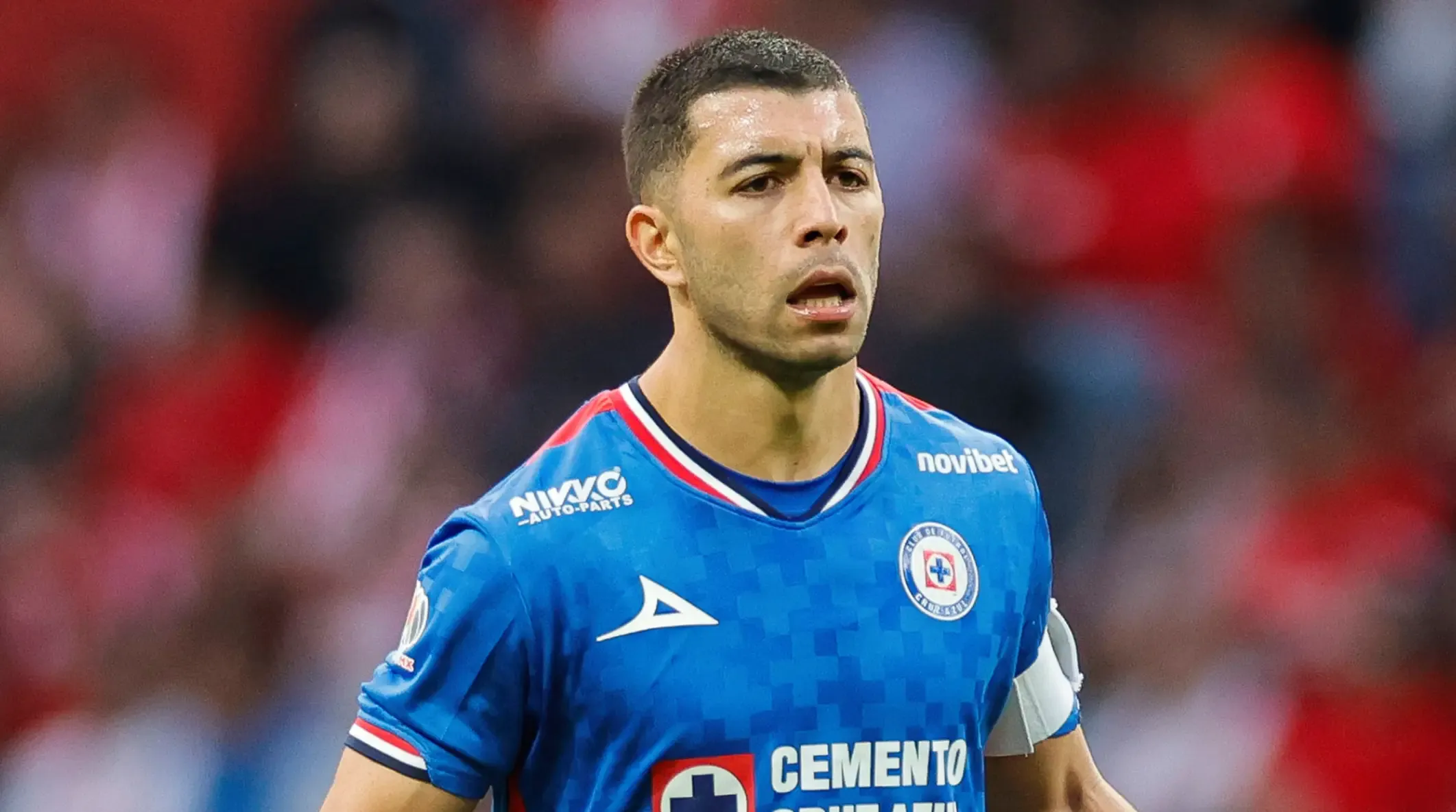 Erik Lira defendió a Nicolás Larcamón tras los pitidos de la afición