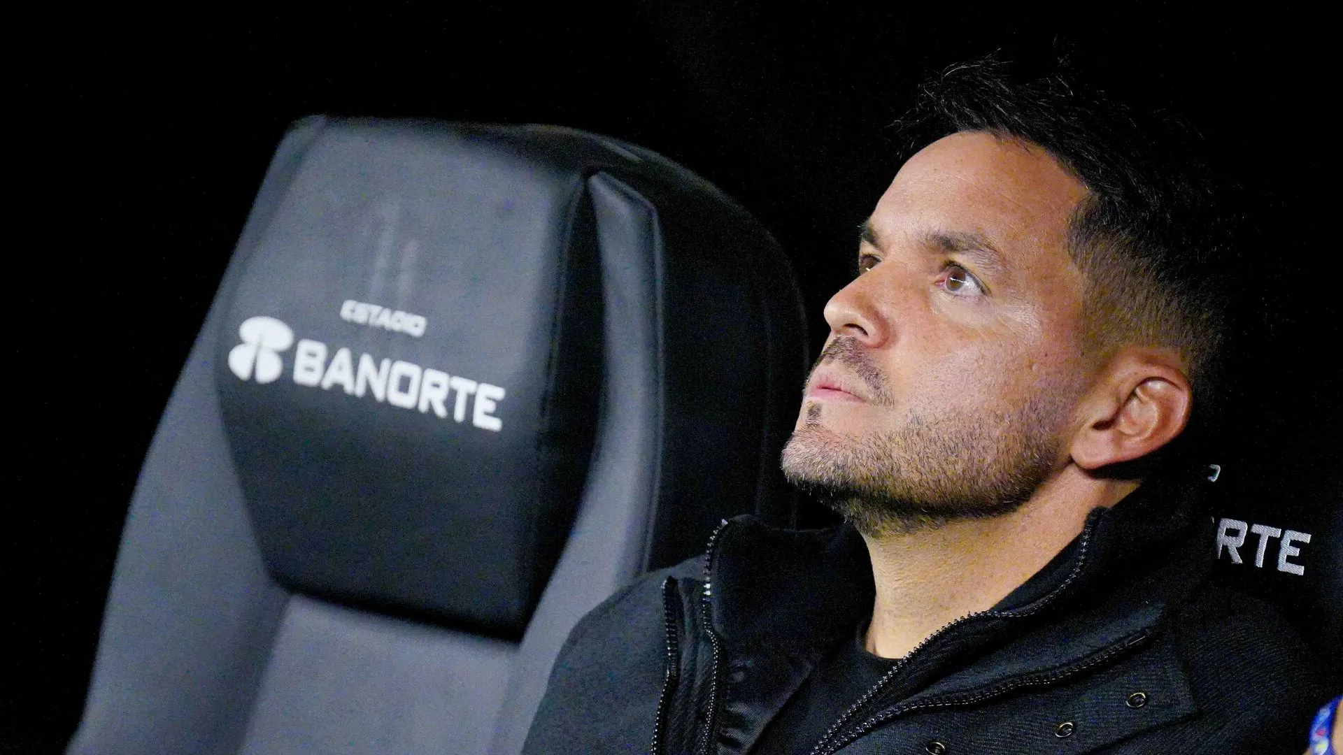 La fanaticada de Cruz Azul le pierde la paciencia a Nicolás Larcamón. (Imago7)