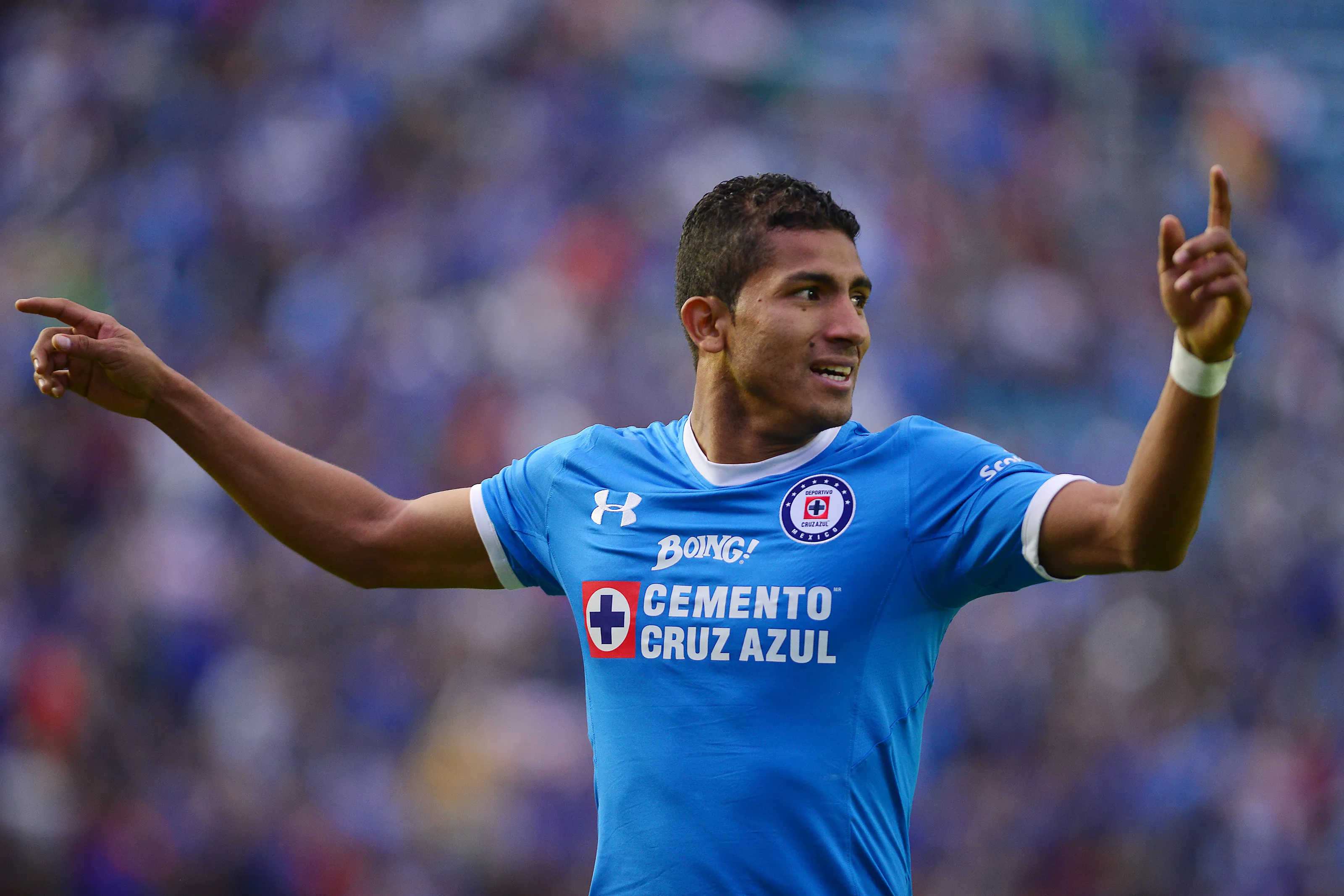 Joao Rojas, en 2017 con la camiseta de Cruz Azul. (JAM Media)