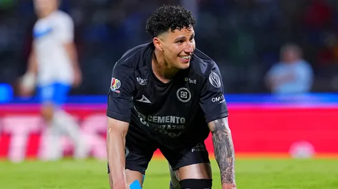 El lateral derecho regresó a Europa con su pase al PAOK.