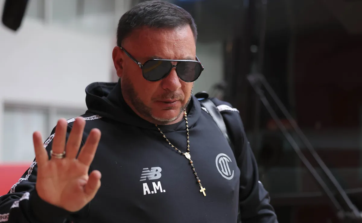 Cruz Azul Managerial Crisis: Larcamón Under Pressure and Mohamed Linked