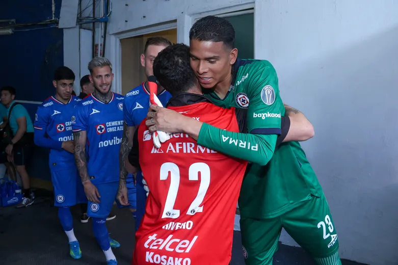 Afectuoso saludo entre Mier y Rivero (IMAGO7).