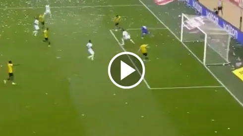 Orbelin Pineda se llevó el MVP del partido y el AEK cada vez está más cerca del título en la Superliga de Grecia.