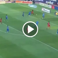 Otra vez en la mira: Campos quedó expusto en el gol de Xolos