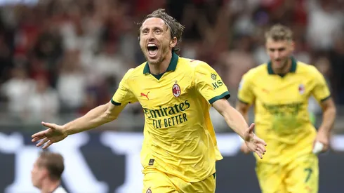 Santiago Giménez disputó 20' minutos en la victoria por la mínima del AC Milan sobre el Hellas Verona este fin de semana.