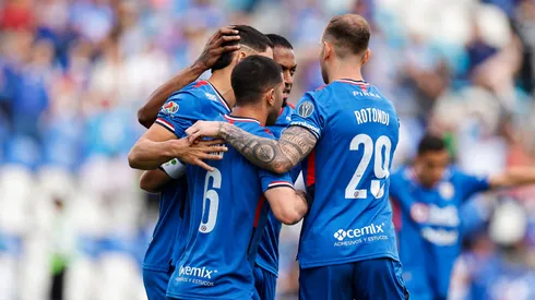 Los jugadores de Cruz Azul celebran el gol de Gabriel Fernández ante Tijuana.