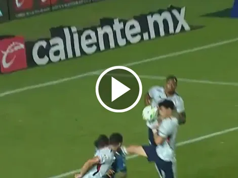 ¡Así no, Jeremy! Autogol de Márquez para el empate de Gallos