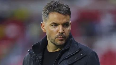 Nicolás Larcamón quedó en el foco de la tormenta tras el empate contra Querétaro.