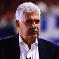 Tuca Ferretti expuso a Víctor Velázquez ante el despido de Larcamón