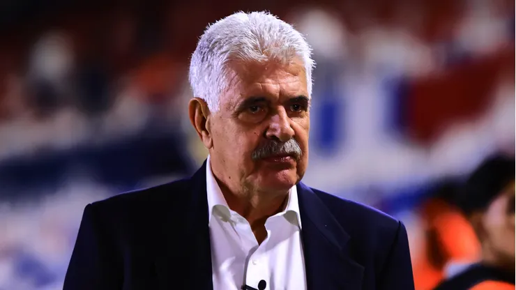 Tuca Ferretti expuso a Víctor Velázquez ante el despido de Larcamón