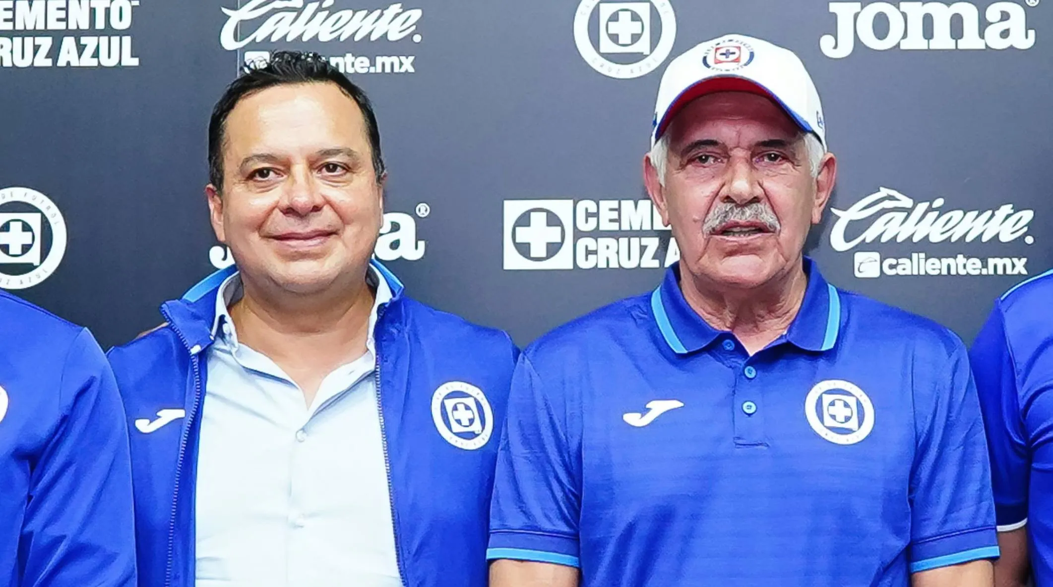 Tuca Ferretti expuso a Víctor Velázquez ante el despido de Larcamón (Imago 7)