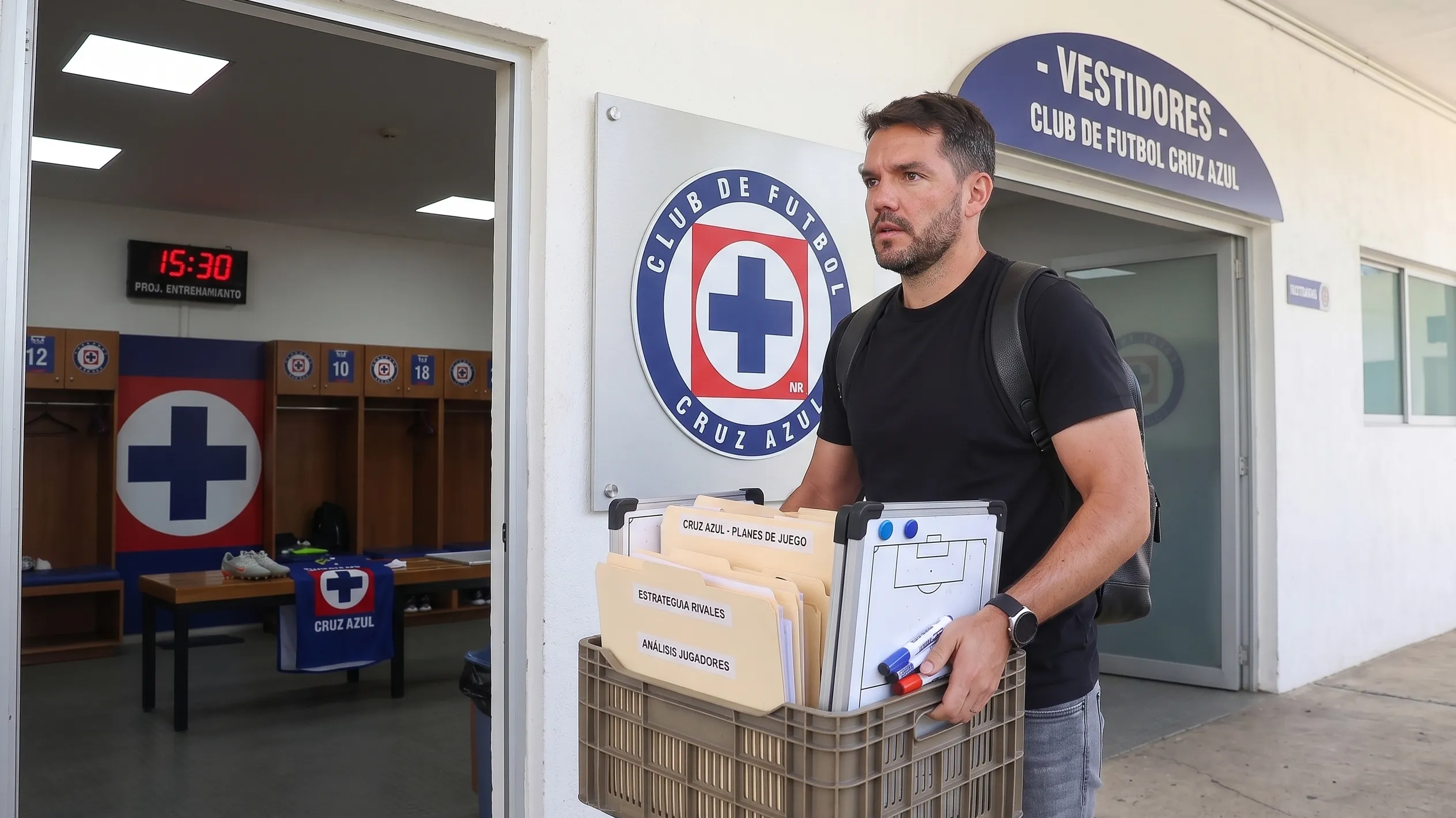Nicolás Larcamón dejó de ser el DT de Cruz Azul en la antesala de la Liguilla.