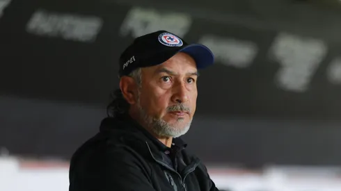 El ex entrenador de Cruz Azul señaló a Iván Alonso y excusa Víctor Velázquez por la sorpresiva salida de Larcamón como DT de los cementeros.