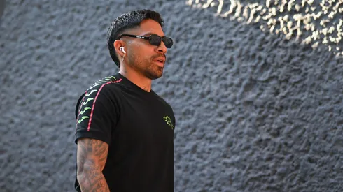 Javier Aquino volvió a pisar las instalaciones de Cruz Azul y se emocionó. La afición le reprochó sus dichos del pasado.