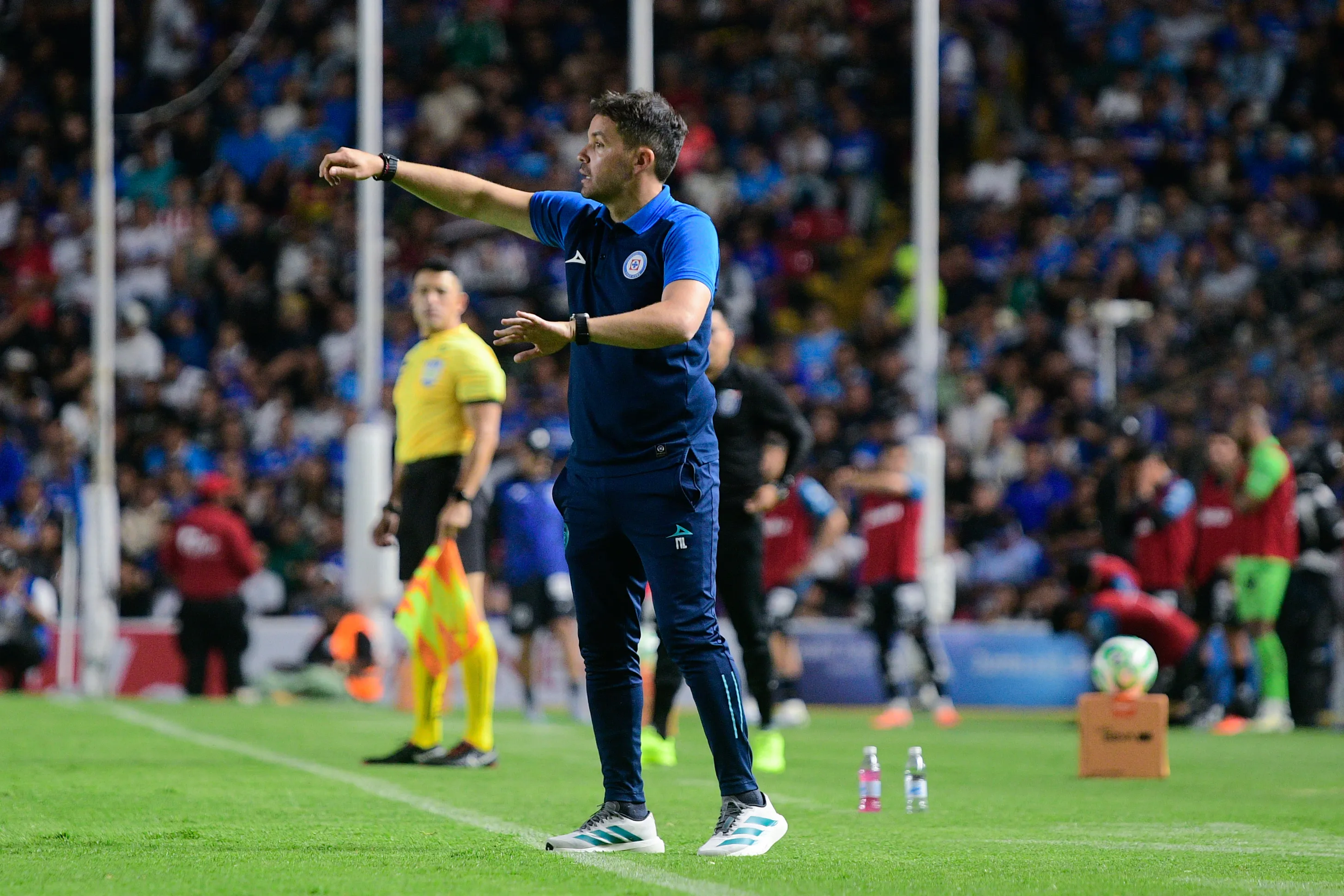 Nicolás Larcamón se comparó con Gabriel Milito ante su salida (Imago 7)