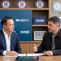 Larcamón sorprende en Cruz Azul al hablar de Víctor Velázquez tras su salida