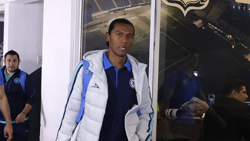 Joel Huiqui comienza a ganar consenso con su trabajo inicial en Cruz Azul.