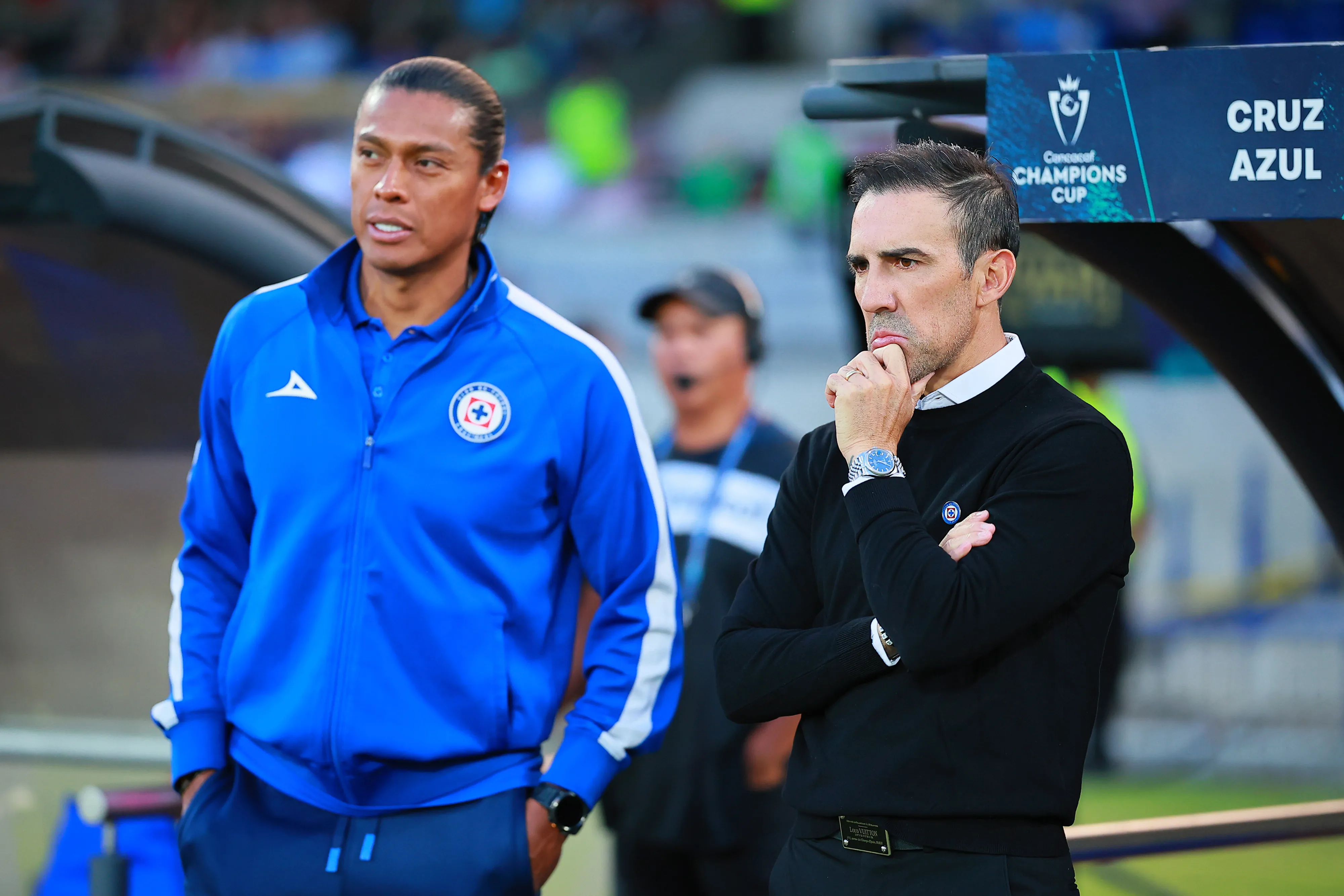 MEXICO CITY, MEXICO – MARCH 11: Vicente Sanchez, head coach of Cruz Azul gestures during the match between Cruz Azul and Seattle Sounders as part of the Concacaf Champions Cup 2025 at Estadio Olimpico Universitario on March 11, 2025 in Mexico City, Mexico. (Photo by Manuel Velasquez/Getty Images)