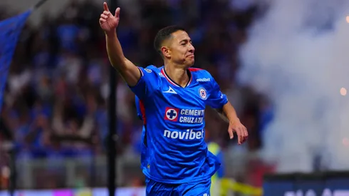 Montaño celebra su gol en la victoria de Cruz Azul por 4-1 ante Necaxa en la última fecha de la fase regular del Clausura 2026.