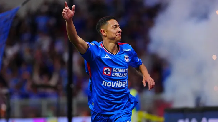Montaño celebra su gol en la victoria de Cruz Azul por 4-1 ante Necaxa en la última fecha de la fase regular del Clausura 2026.