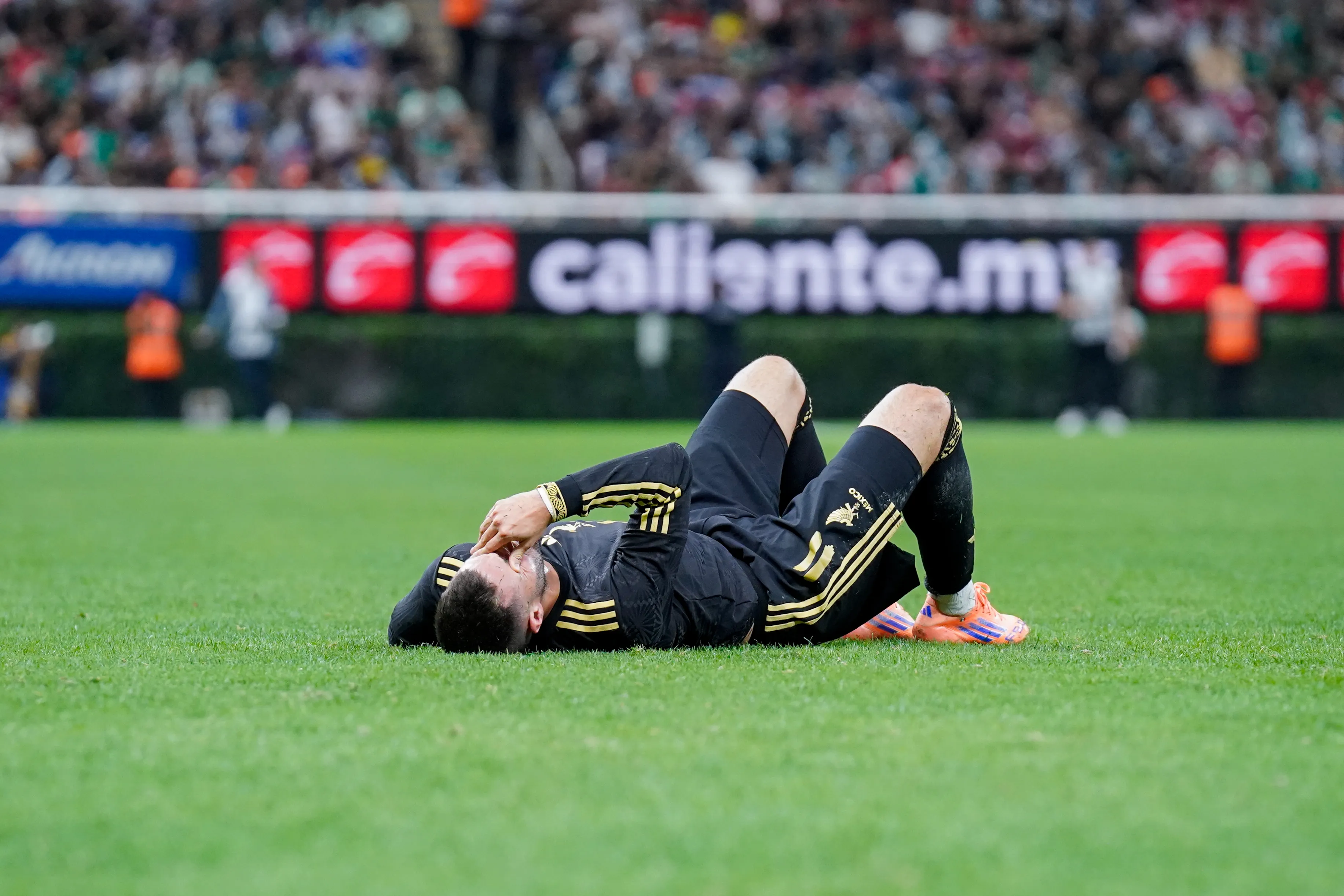 Santiago Giménez sí irá al Mundial (Imago 7)