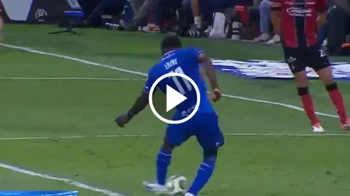 El africano se mostró activo reemplazando al Toro Fernández.