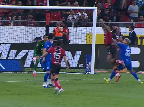 ¿Error o robo? El penal que le cobraron a Piovi vs. Atlas
