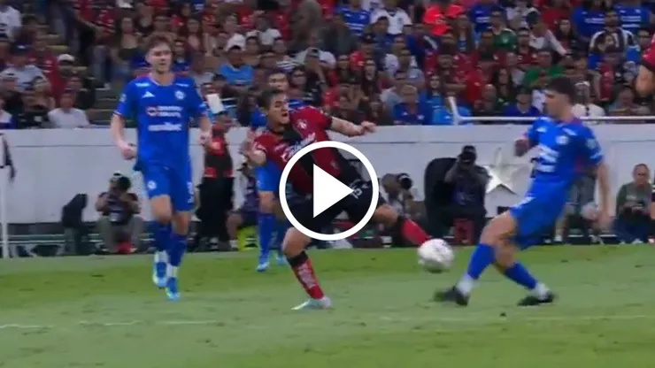 José Paradela terminó con un par de cortes después del triunfo de Cruz Azul en la ida de cuartos de final contra Atlas.