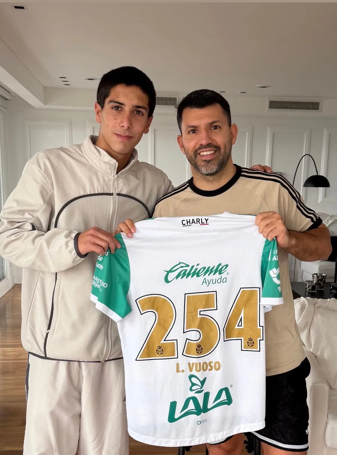 Su padre jugó en Cruz Azul, es una joya y su agente es el Kun Agüero (@Marsherams81)