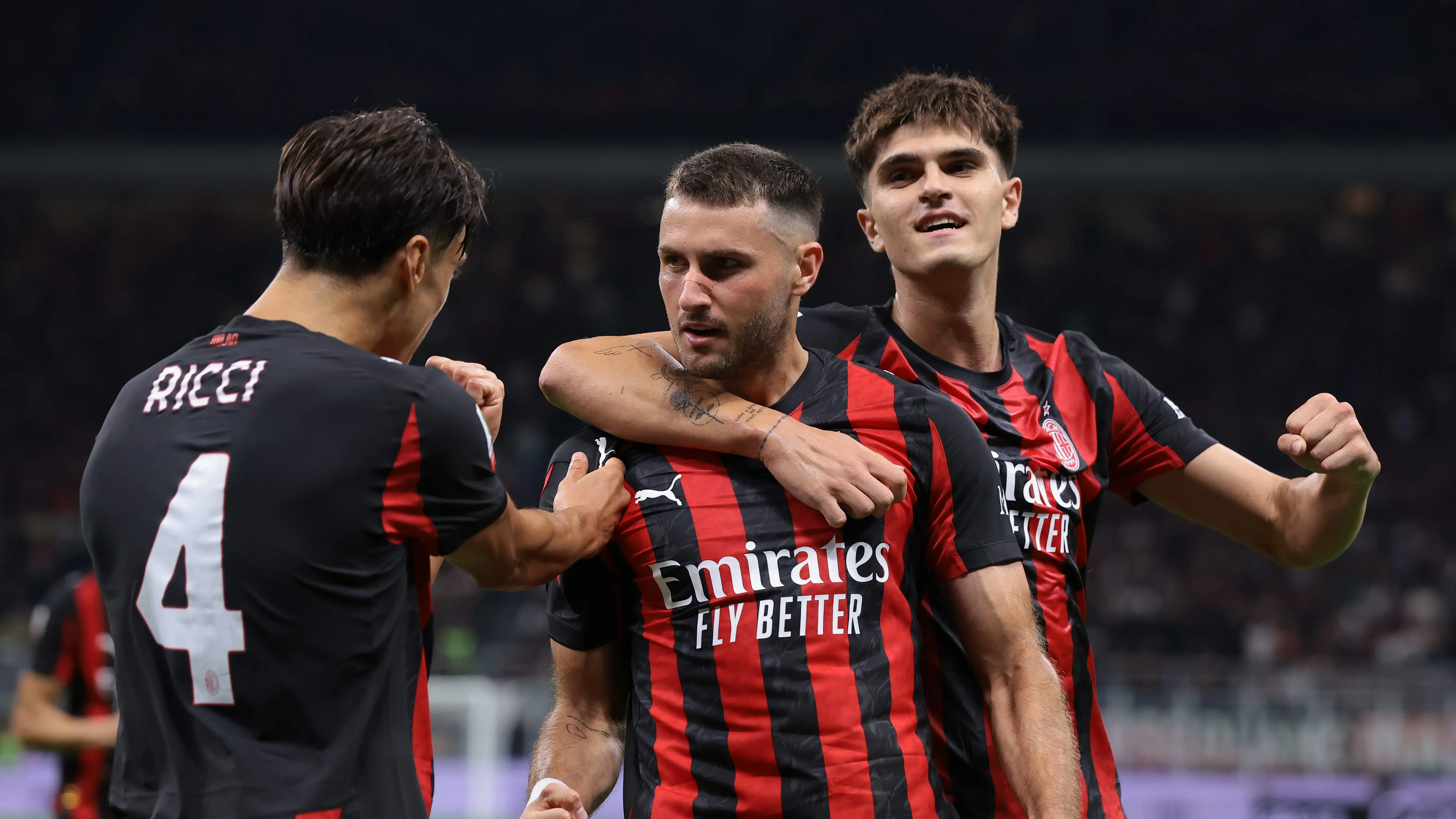 Santi Giménez volvería a ser titular en el AC Milan en la recta final de la temporada.