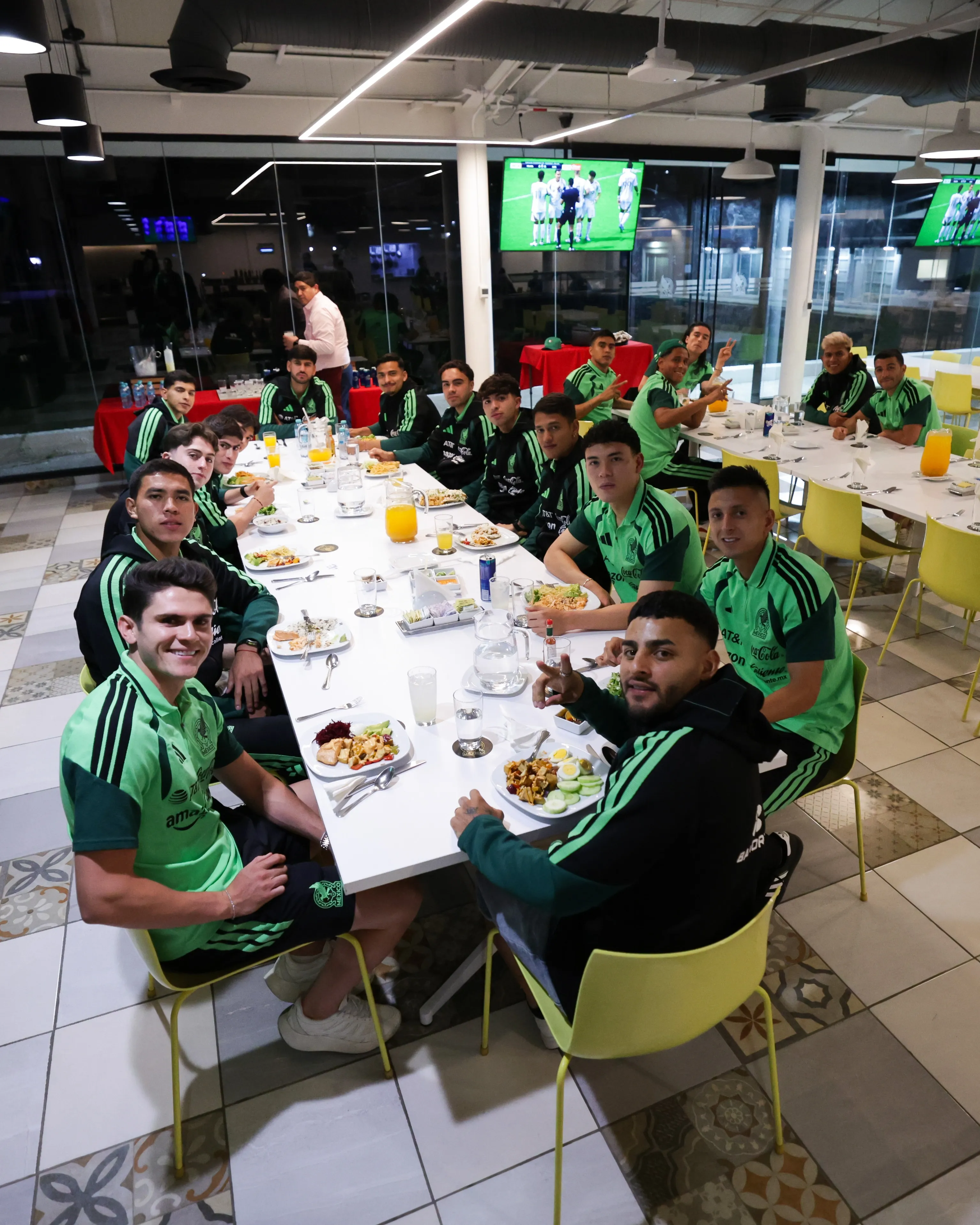 Mesa separada: la foto de Erik Lira en la Selección Mexicana (Oficial Selección Mexicana)