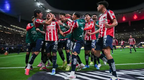 Cruz Azul solo tendrá las bajas de Erik Lira, Jesús Chiquete Orozco y Nicolás Ibañez. Chivas, en cambio, no tendrá a seis de sus referentes.