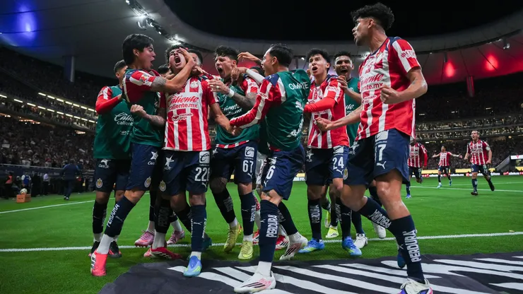 Cruz Azul solo tendrá las bajas de Erik Lira, Jesús Chiquete Orozco y Nicolás Ibañez. Chivas, en cambio, no tendrá a seis de sus referentes.