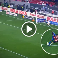 El golazo desde los doce pasos de Ebere en el Cruz Azul vs. Chivas