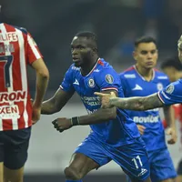La jugada más polémica del Cruz Azul vs. Chivas: ¿Era penal a Ebere?