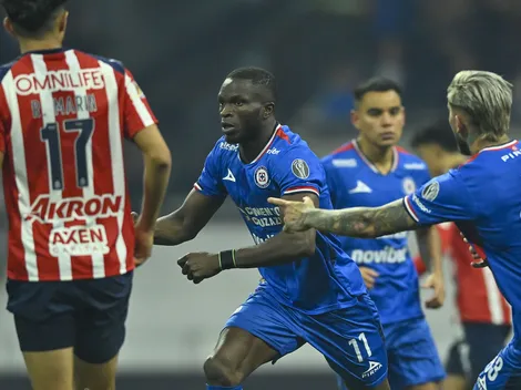 La jugada más polémica del Cruz Azul vs. Chivas: ¿Era penal a Ebere?